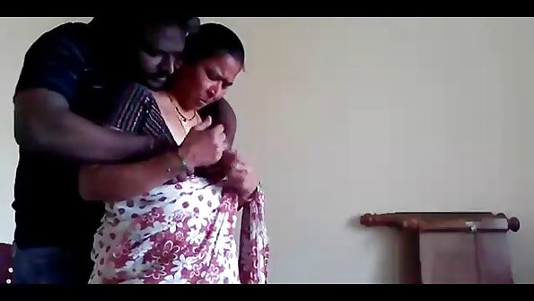 Sexy milf Demi Delia បង្រៀនក្បាច់សិច