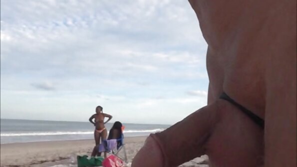 MILF Carol Foxwell លេងជាមួយ Cherry របស់នាង