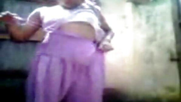 Sultry Nikki ទទួលបានខ្លះពីក្បាលពោះ
